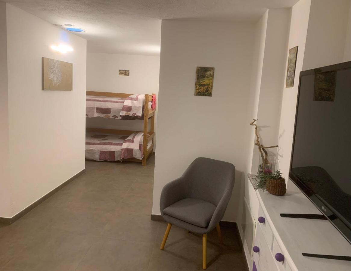 Casa Vacanze Anais Nus Ngoại thất bức ảnh